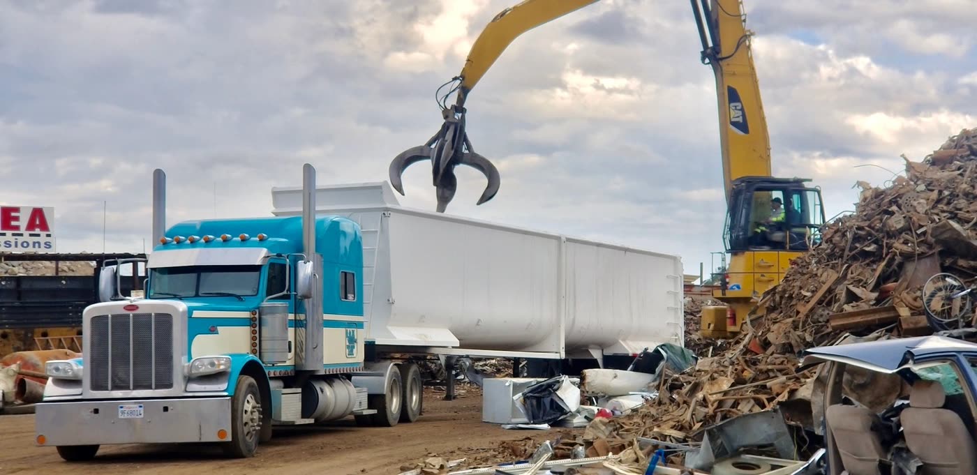 DM Welding built transfer body working at a scrap yard